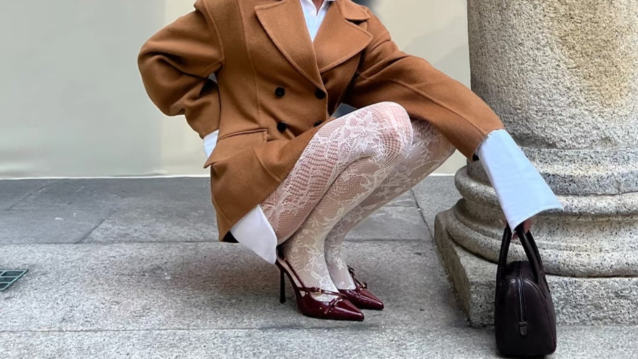 Fishnet tights with leaf pattern